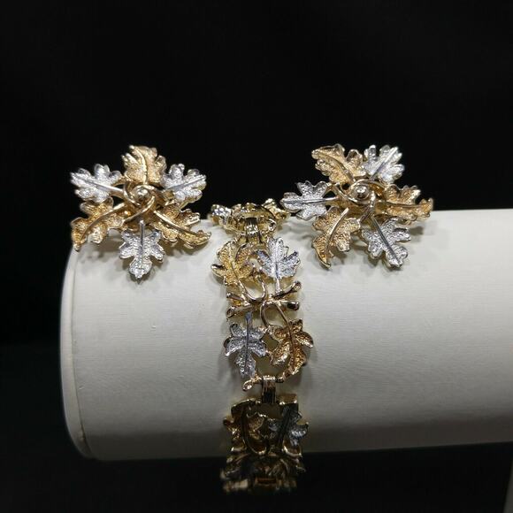 Vintage Sarah Coventry "Garland" Earrings & Bracelet, 1968 - Picture 6 of 10